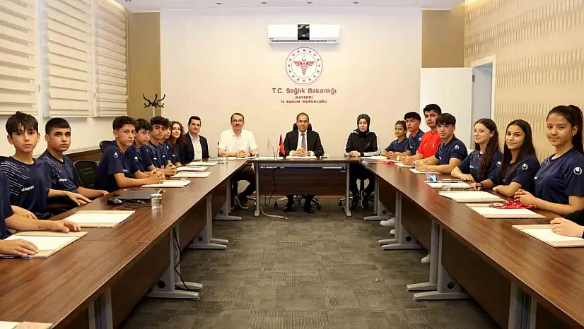 Şampiyon sporculardan İl Sağlık Müdürü Erşan'a ziyaret