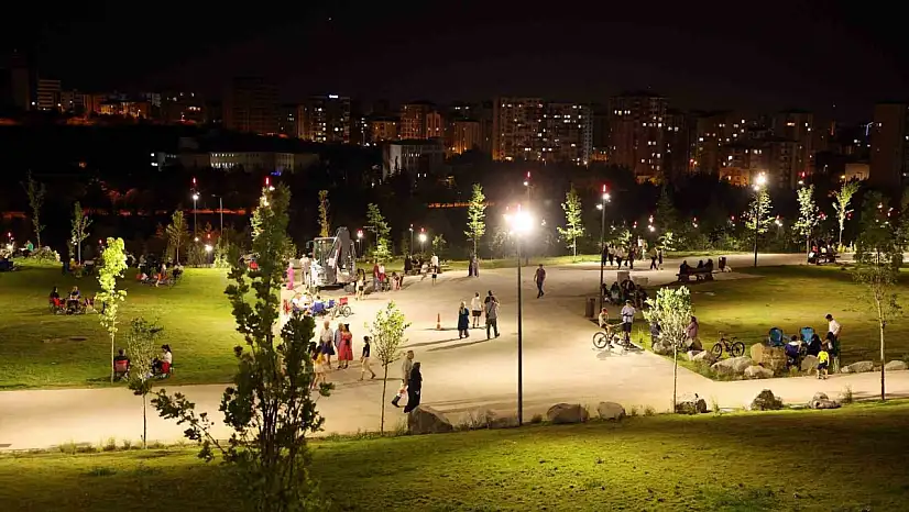 Talas'ta millet, daha açılmadan bahçesine akın etti