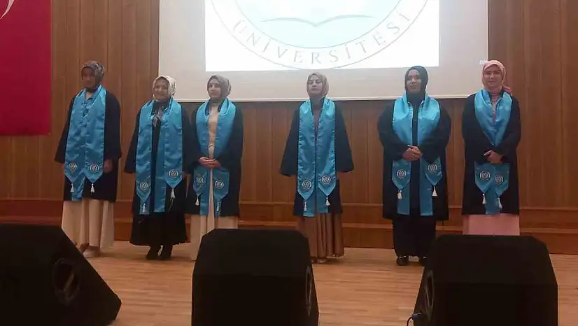 Tamamına yakınını kız öğrencilerin oluşturduğu fakültede mezuniyet coşkusu