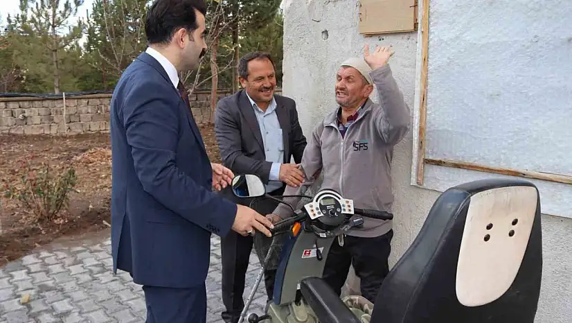 Tomarza Kaymakamı Eser Engelliler Günü'nü unutmadı