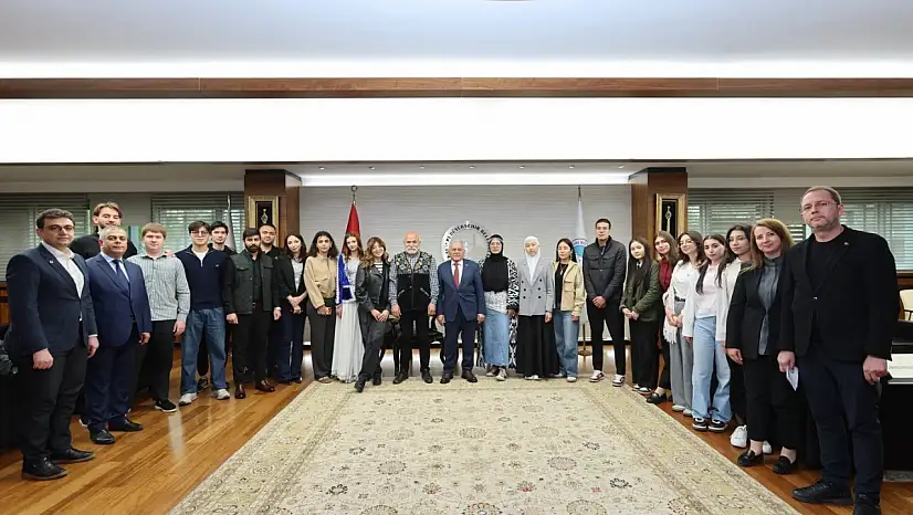 Türk Dünyası gençleri, Kültür Başkenti Kayseri'de Başkan Büyükkılıç'ı ziyaret etti
