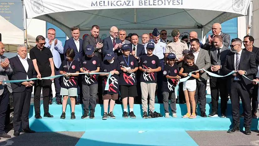 Vali Çiçek: 'Kodlamaları yaparken vatanımızın, milletimizin geleceğini kodlar gibi kodlayacağız'