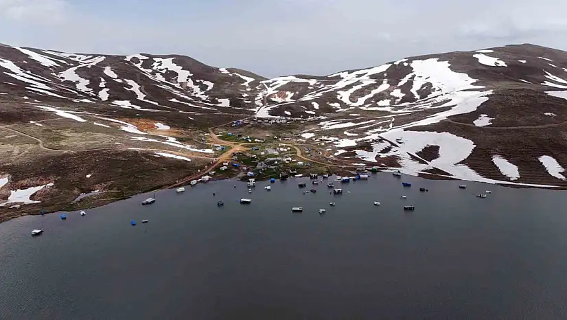 Yağışlar gölü doldurdu, karavanlar, çadırlar ve konteynerler su altında kaldı