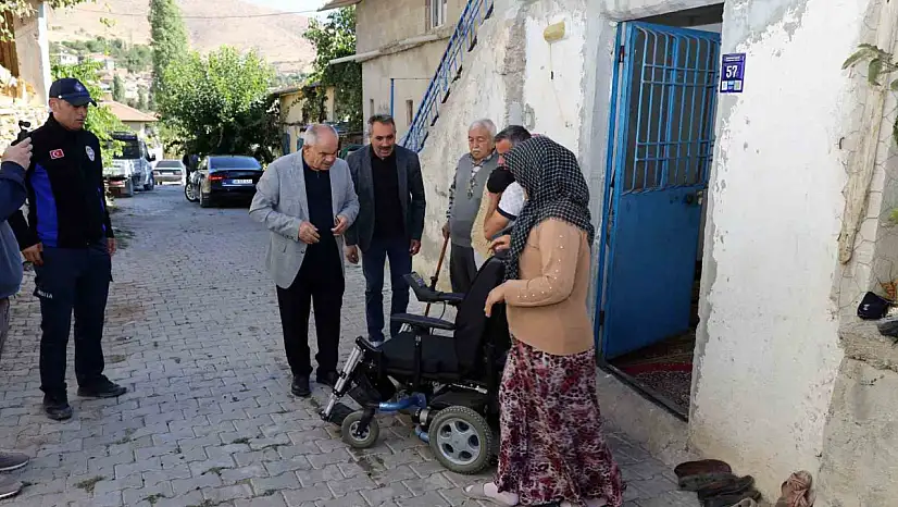 Yahyalı Belediyesi'nden engelli vatandaşa akülü araç desteği