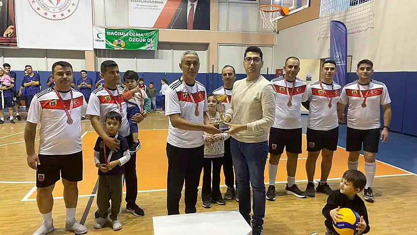 Yeşilhisar'da Harun Akkaş Kurumlar Arası Voleybol Turnuvası sona erdi