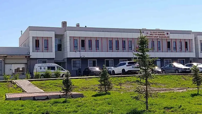 Yolun karşısına geçerken otomobil çarpan yaşlı adam öldü