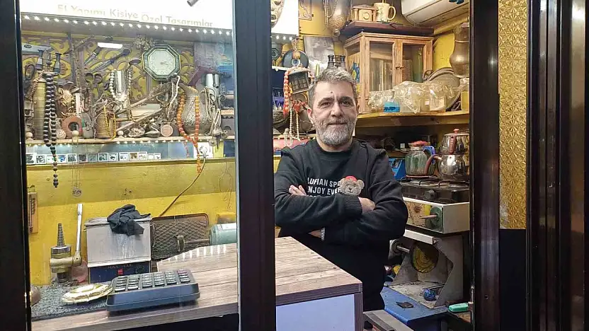 3 metrekarelik dükkanda 40 yıldır kuyum ustalığı yapıyor