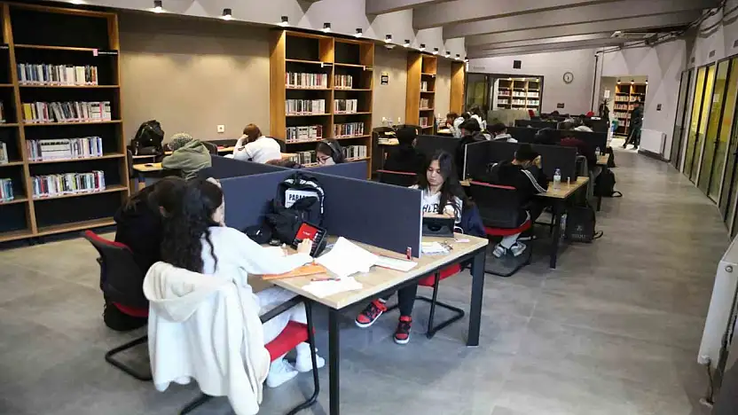 Ara tatilde Melikgazi'nin Akıl Küpü Kütüphaneleri dolup taşıyor