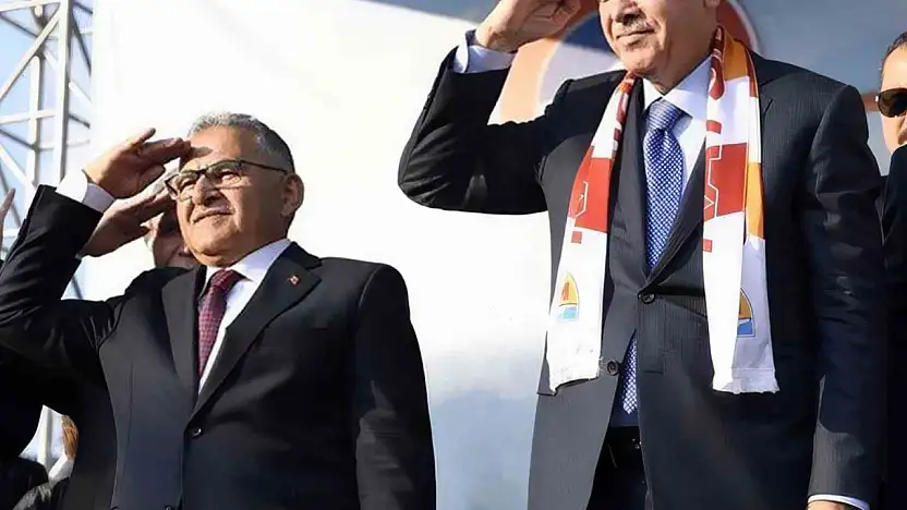 Başkan Büyükkııç'tan 25. yıl mesajı' Çeyrek asırlık hizmet ve eser yürüyüşü'