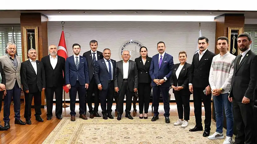 Başkan Büyükkılıç: 'Başkan Büyükkılıç, Avrupa'daki Kayserilileri misafir etti