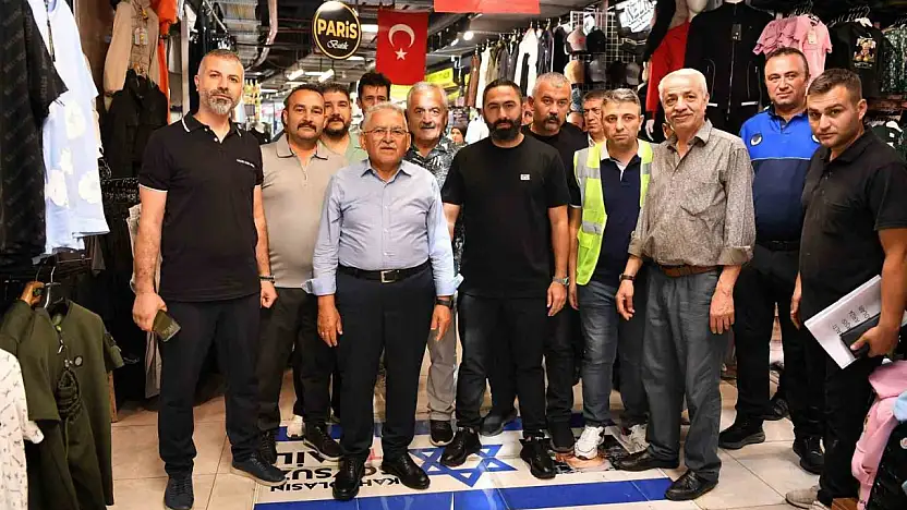 Başkan Büyükkılıç: 'Bazı bayraklar ayaklar altında ezilmeyi hak eder'