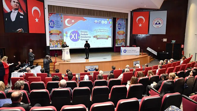 Başkan Büyükkılıç, 11. Erciyes Pediatri Akademisi Kongresi'nde hekimlerle buluştu