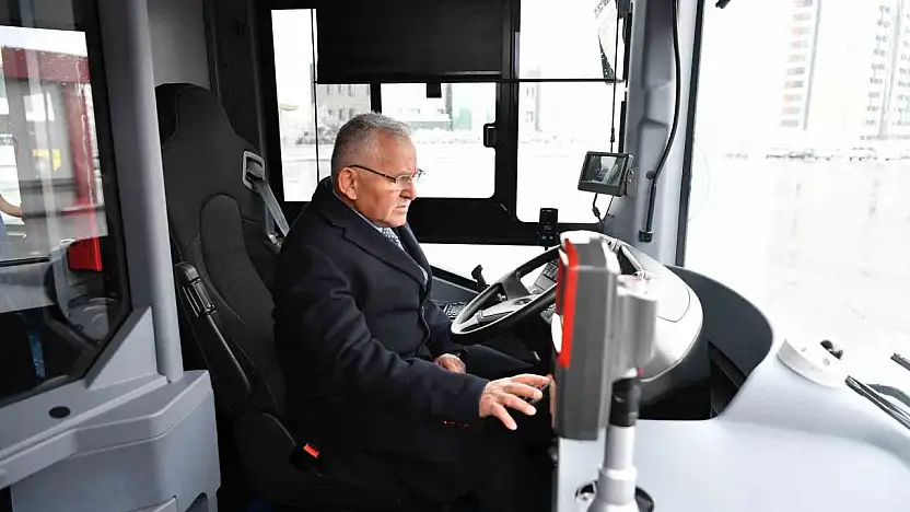 Başkan Büyükkılıç, çevreci ve yenilenebilir elektrikli otobüs ile bisikletleri inceledi