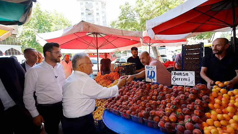 Başkan Büyükkılıç, Hürriyet Pazar Yeri'nde esnaf ve vatandaşlarla buluştu
