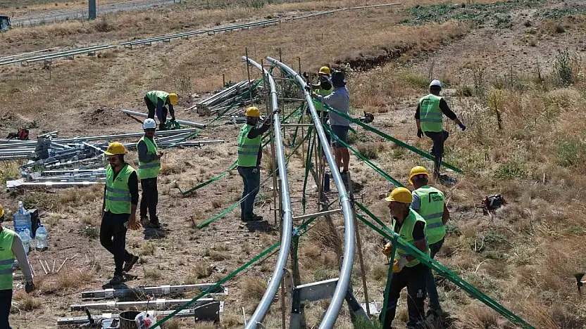Başkan Büyükkılıç'ın Erciyes'teki yeni projesi yükseliyor: dağ kızağında raylar yerine oturuyor