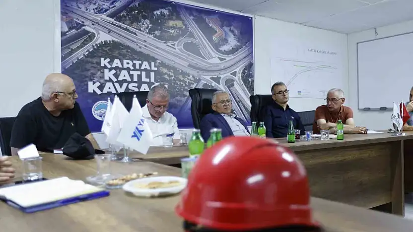 Başkan Büyükkılıç, Kartal Katlı Kavşağı'nda çalışmaları adım adım izliyor