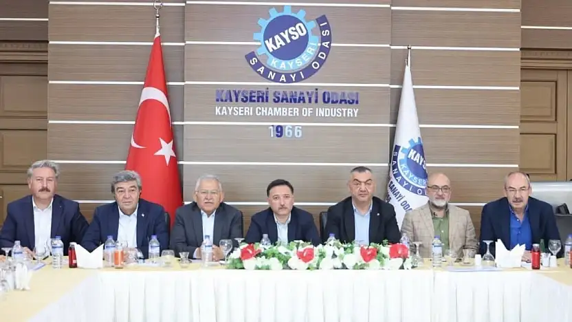 Başkan Büyükkılıç, Kayseri Sanayi Odası'nda istişare toplantısına katıldı