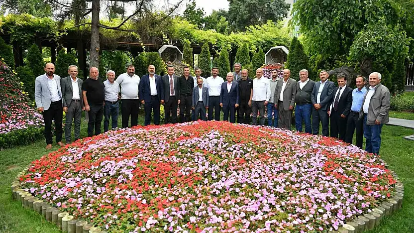 Başkan Büyükkılıç Sarız'ın mahalle muhtarlarını büyükşehirde konuk etti