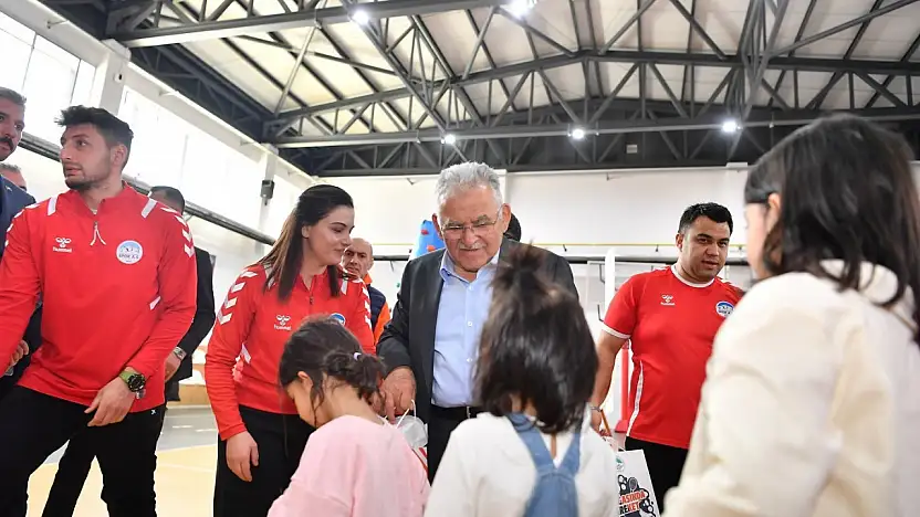 Başkan Büyükkılıç, Sevgi Evleri'nde düzenlenen bayramlaşmaya katıldı