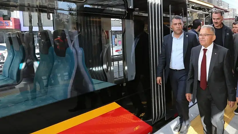 Başkan Büyükkılıç'tan 1 yılda 90 saat ücretsiz tramvay hizmeti