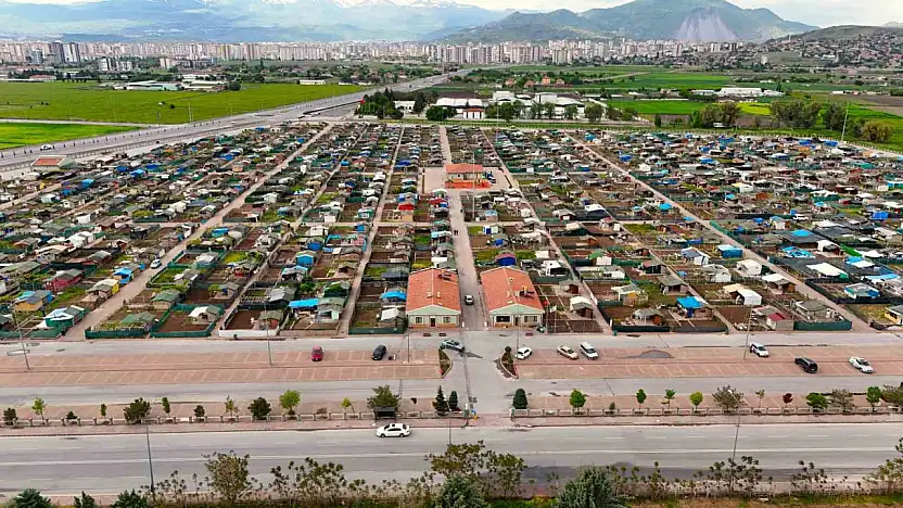 Başkan Büyükkılıç'tan hobi bahçesi sakinlerine atalık fide hediyesi