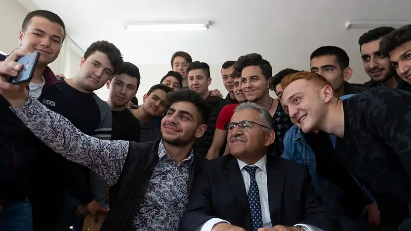 Başkan Büyükkılıç'tan üniversite adaylarına güven veren davet: 'Aradığınız her şey Kayseri'de'