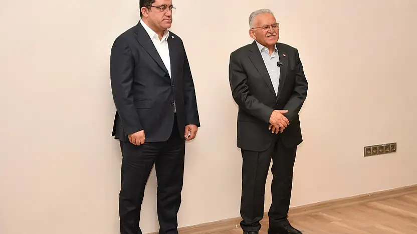 Başkan Büyükkılıç'tan zorlu maç öncesi Kayserispor'a 'moral' ziyareti