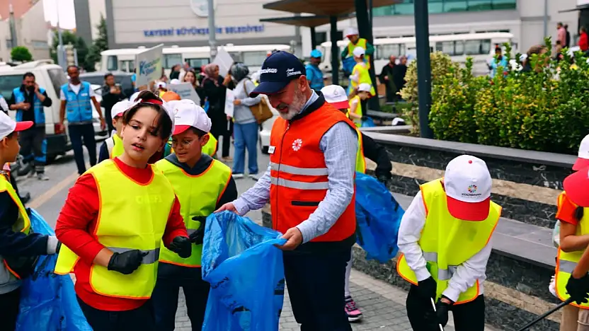 Başkan Çolakbayrakdar: 'Daha güzel bir gelecek için durmadan çalışıyoruz'