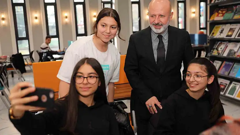 Başkan Çolakbayrakdar: 'Dünyaya açılan kütüphanelerle zenginleştirilmiş bir şehir inşa ediyoruz'