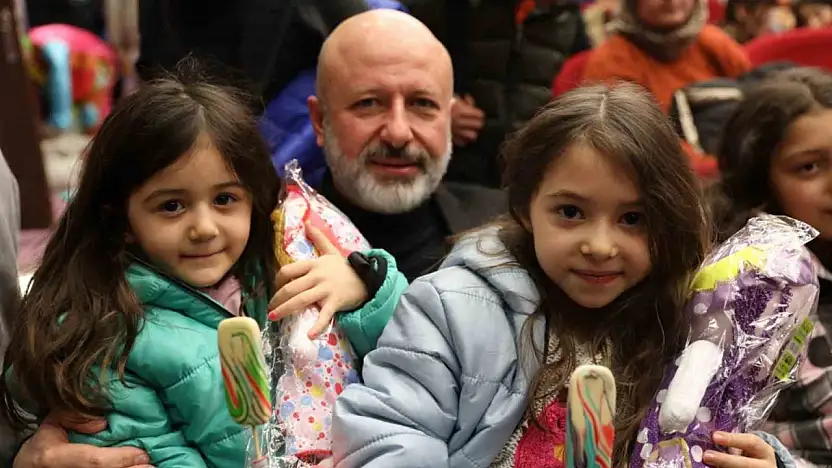 Başkan Çolakbayrakdar: 'En kıymetli hazinemiz çocuklarımızın gülümsemesidir'