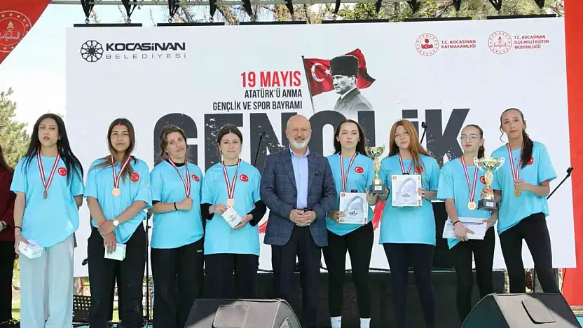 Başkan Çolakbayrakdar: 'Gençler için çalışıyor, geleceğe yatırım yapıyoruz'