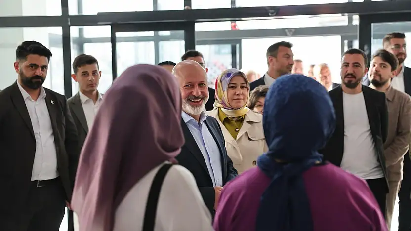 Başkan Çolakbayrakdar: 'Kendi öz kaynaklarıyla Türkiye'de sayılı, vizyonuyla öncü bir belediyeyiz'