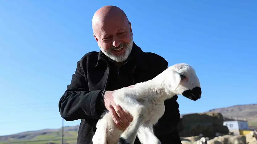 Başkan Çolakbayrakdar: 'Kırsal mahallelerimizin köy kimliğini geleceğe taşıyoruz'