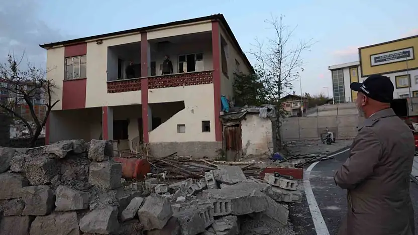 Başkan Çolakbayrakdar Uğurevler'de: 'Geleceğin modern mahallesini inşa ediyoruz'