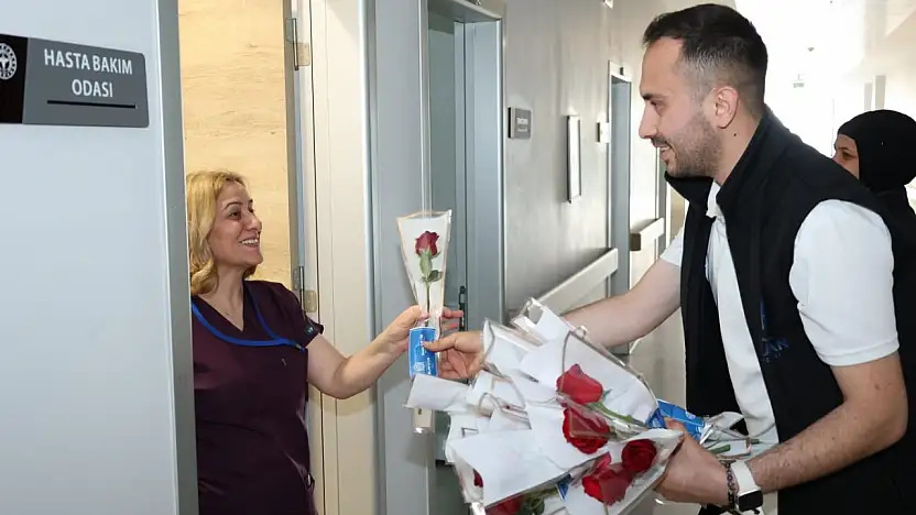 Başkan Metin'den hemşirelere anlamlı jest