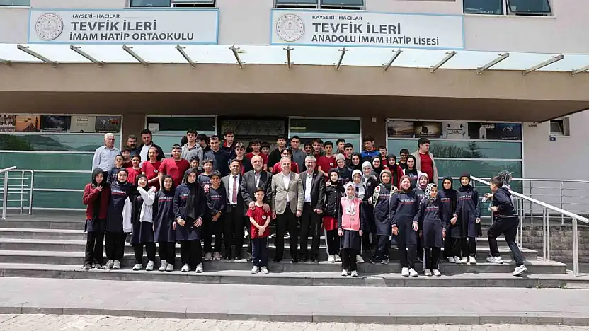 Başkan Özdoğan, gençlerle Kariyer Günleri'nde buluştu