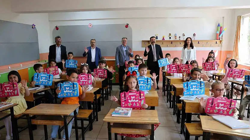 Başkan Özdoğan, Hacılar'da karne coşkusuna ortak oldu