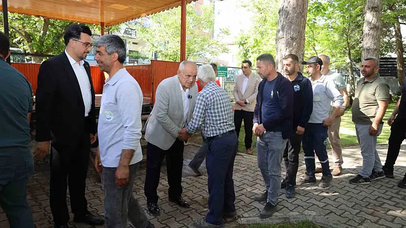 Başkan Öztürk belediye personelleri ile bayramlaştı