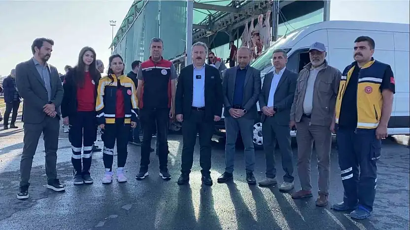 Başkan Palancıoğlu bayramın ilk saatlerinde Melikgazi Kurban Pazarı ve Kesim Alanı'nı ziyaret etti