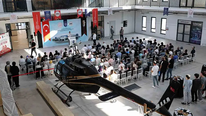 Başkan Palancıoğlu, Havacılık Lisesi'nin yeni öğrencileri ve velileri ile bir araya geldi