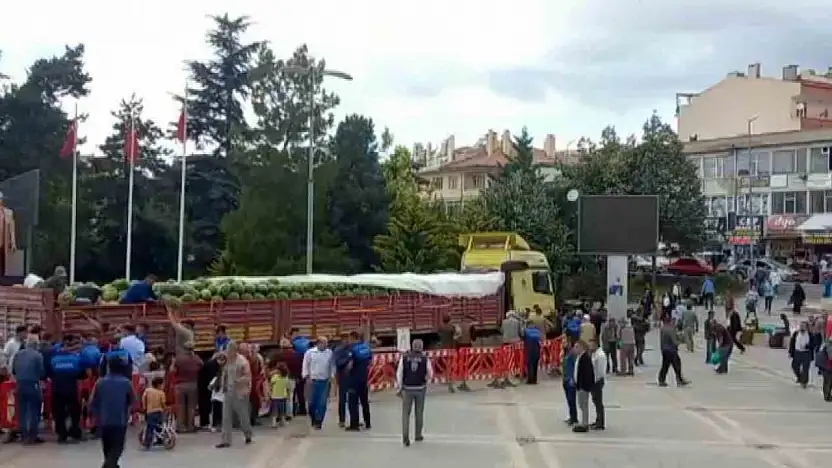 Bu da ücretsiz karpuz kuyruğu