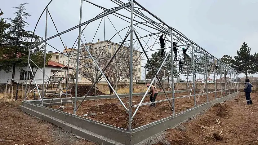 Büyükşehir'den Bünyan'a 460 bin TL'lik tarımsal hamle: akıllık sera eğitime açıldı