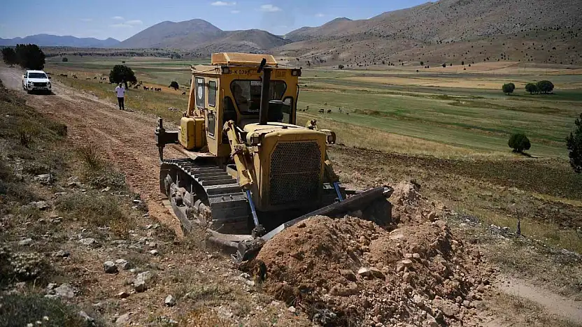 Büyükşehir'den Sarız ve Pınarbaşı kırsalında ulaşım hamlesi: Çavdar- Kırkgeçit arasında yol çalışması başladı