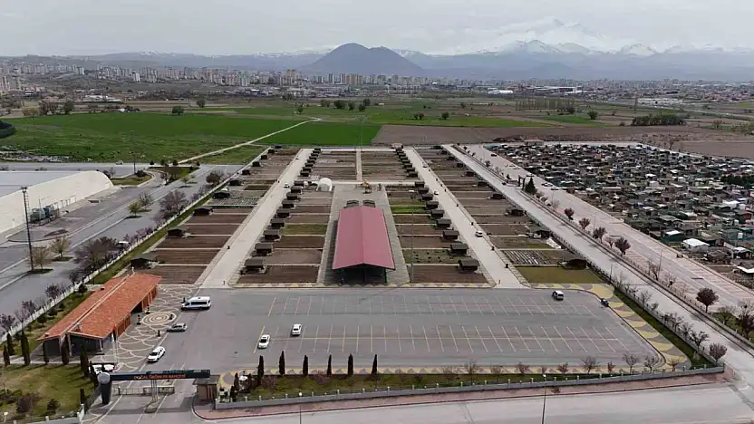 Büyükşehir'den üniversite öğrencilerine uygulamalı organik tarım eğitimi