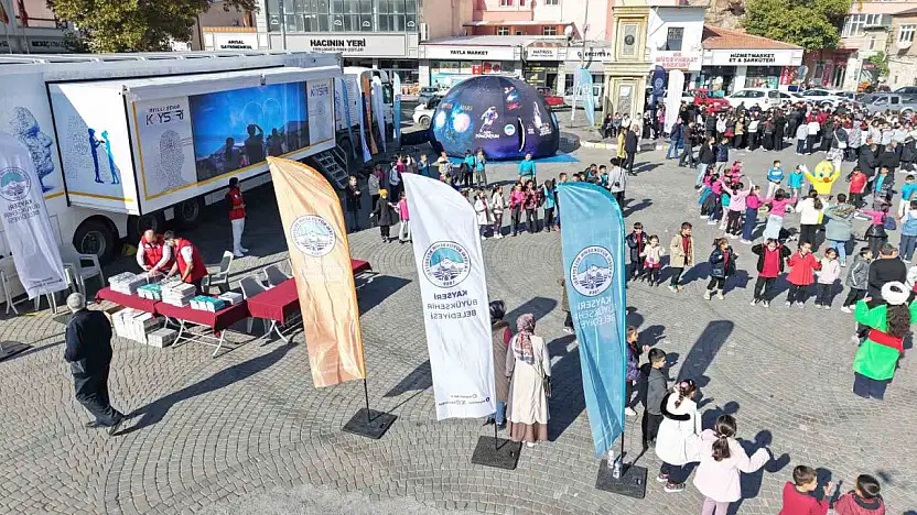 Büyükşehir'in Bilim ve Teknoloji Hizmeti Mobil Dijital Gençlik Merkezinin ilk durağı İncesu oldu