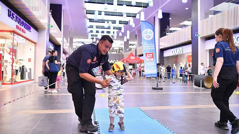 Büyükşehir İtfaiye'den AVM'de miniklere eğlence dolu eğitim