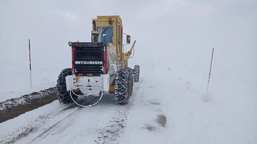 Büyükşehirden kar mesaisi: 6 saatte 285 mahalle yolu daha ulaşıma açıldı