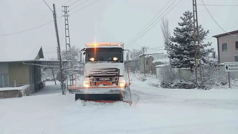 Büyükşehirden karla mücadele: 61 mahalle yolu ulaşıma açıldı