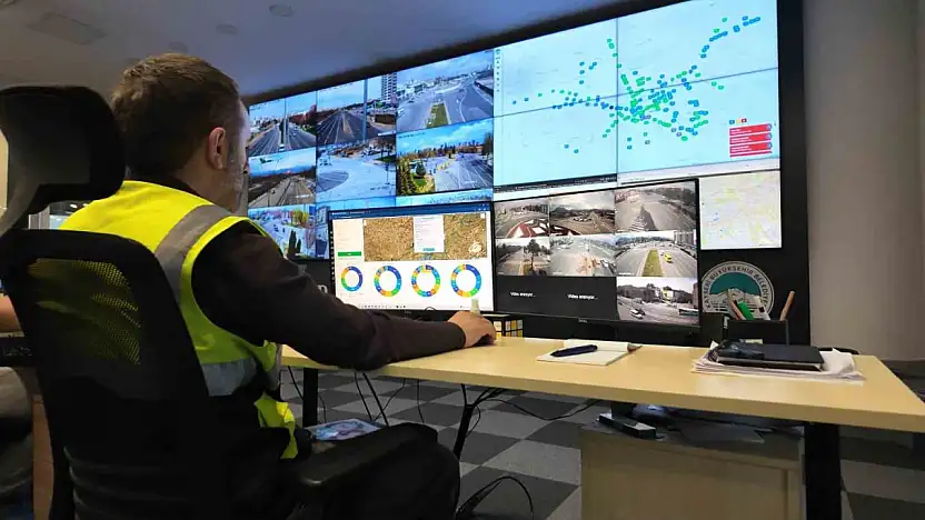 Büyükşehirden trafiğin kalbi 'Kartal'da akıllı sistemlerle 7/24 kesintisiz yönetim