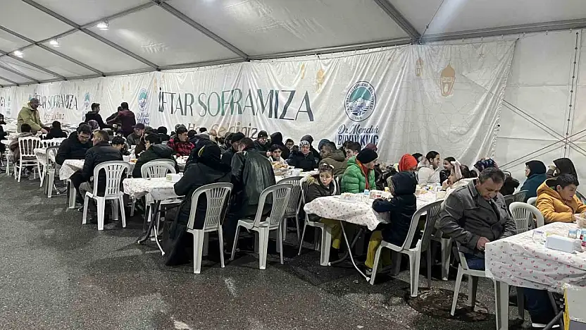 Büyükşehirin iftar sofraları gönüllere dokunuyor